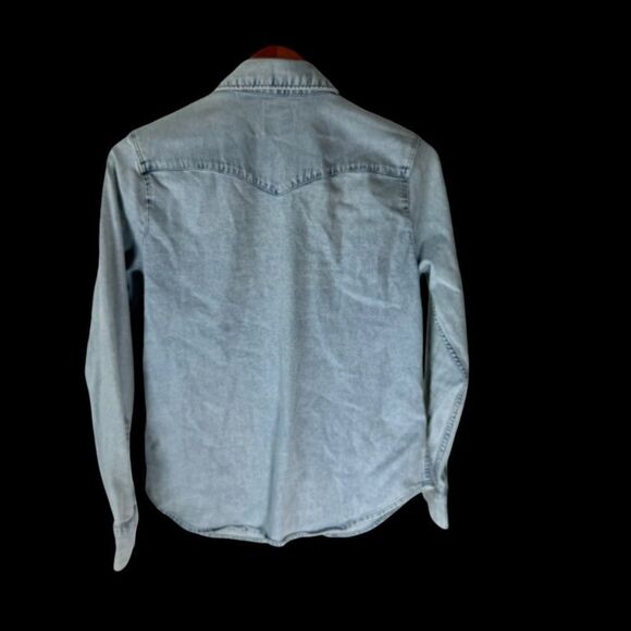 Wrangler Pearl Button Snap Front Light Wash Denim Shirt Sz M - Picture 2 of 7